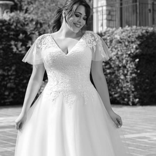 Robe de mariée Jolie ronde grande taille plus size Bastogne luxembourg manches tulles dentelles - Marie Et Vous